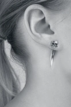 "Tomb Skull Horn" Ear Stud Silver-coloured By Alchemy Gothic 8 "Tomb Skull Horn" Ear Stud Silver-coloured By Alchemy Gothic -Fashionable Men's Clothing Store 260861c